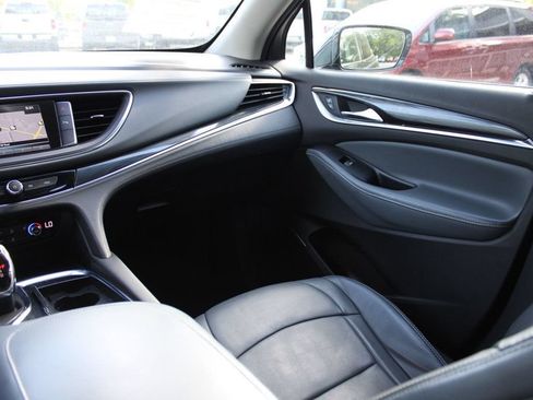 Used 2019 Buick Enclave Essence FWD image 15