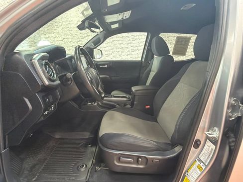 Used 2021 Toyota Tacoma TRD Sport w/ Technology Package AWD/4WD image 23