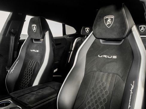 Used 2024 Lamborghini Urus Performante image 3
