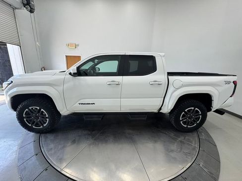Used 2025 Toyota Tacoma TRD Sport AWD/4WD image 14