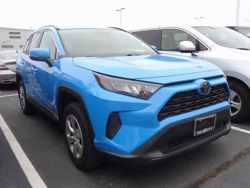 Used 2019 Toyota RAV4 LE image 3