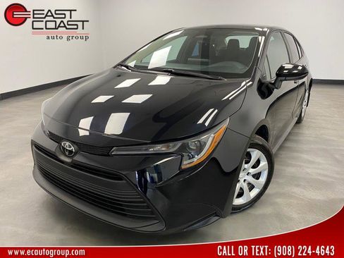 Used 2024 Toyota Corolla LE FWD image 1