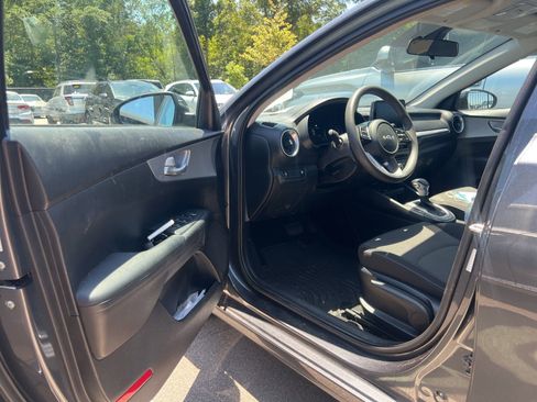 Used 2023 Kia Forte LXS FWD image 5