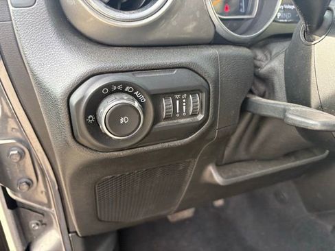 Used 2019 Jeep Wrangler Unlimited Sahara image 20