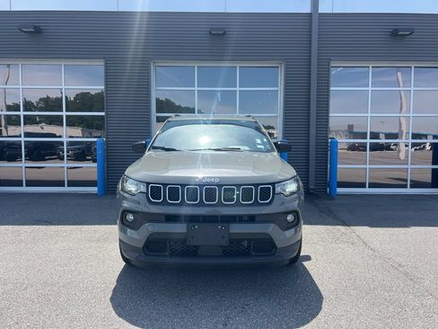 Used 2024 Jeep Compass Latitude AWD/4WD image 5