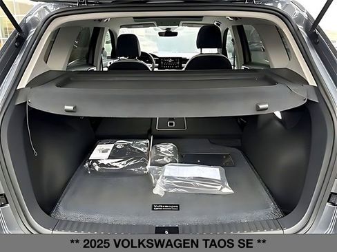 Used 2025 Volkswagen Taos SE w/ Panoramic Sunroof Package AWD/4WD image 11