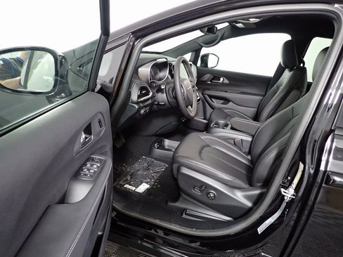 New 2026 Chrysler Pacifica Select w/ S Appearance Package image 22