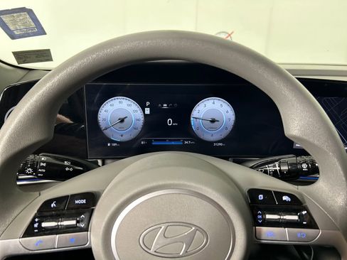 Used 2024 Hyundai Elantra SEL FWD image 13