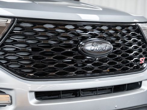 Used 2020 Ford Explorer ST w/ ST Street Pack image 7