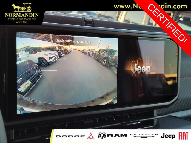 Certified 2025 Jeep Wrangler Unlimited Rubicon w/ Convenience Group AWD/4WD image 10