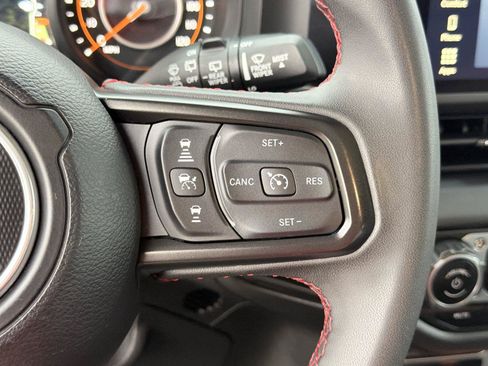 Used 2025 Jeep Wrangler Unlimited Rubicon AWD/4WD image 24