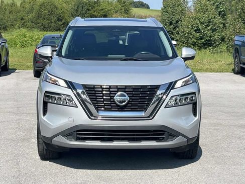 Used 2021 Nissan Rogue SV w/ Premium Package FWD image 2