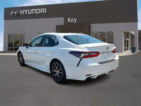 Used 2021 Toyota Camry SE w/ Cold Weather Package AWD/4WD image 5