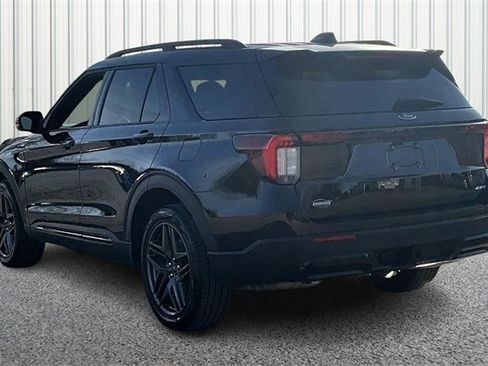 Used 2025 Ford Explorer ST-Line w/ ST-Line Street Pack image 11