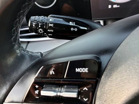 Used 2023 Hyundai Elantra Limited FWD image 25