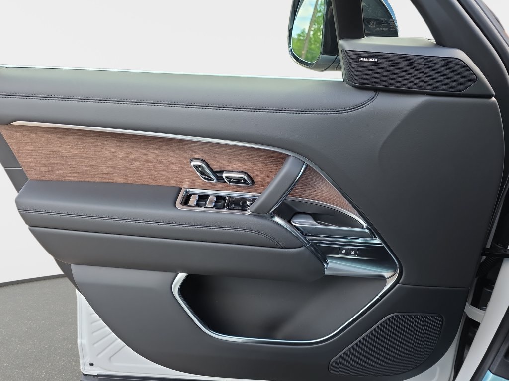 New 2026 Land Rover Range Rover Long Wheelbase SE AWD/4WD image 19