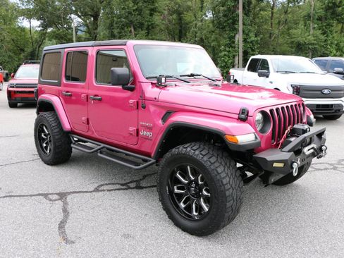 Used 2022 Jeep Wrangler Unlimited Sahara w/ LED Lighting Group AWD/4WD image 9