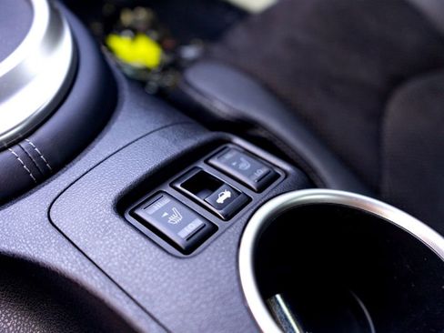 Used 2020 Nissan 370Z Touring Sport RWD image 19