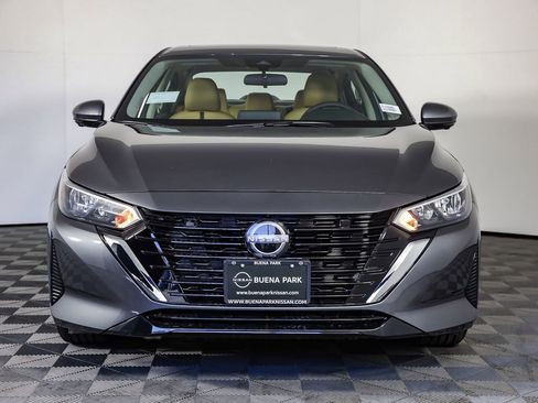 Used 2025 Nissan Sentra SV w/ SV Premium Package image 4