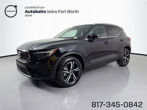 Certified 2025 Volvo XC40 B5 Core image 1