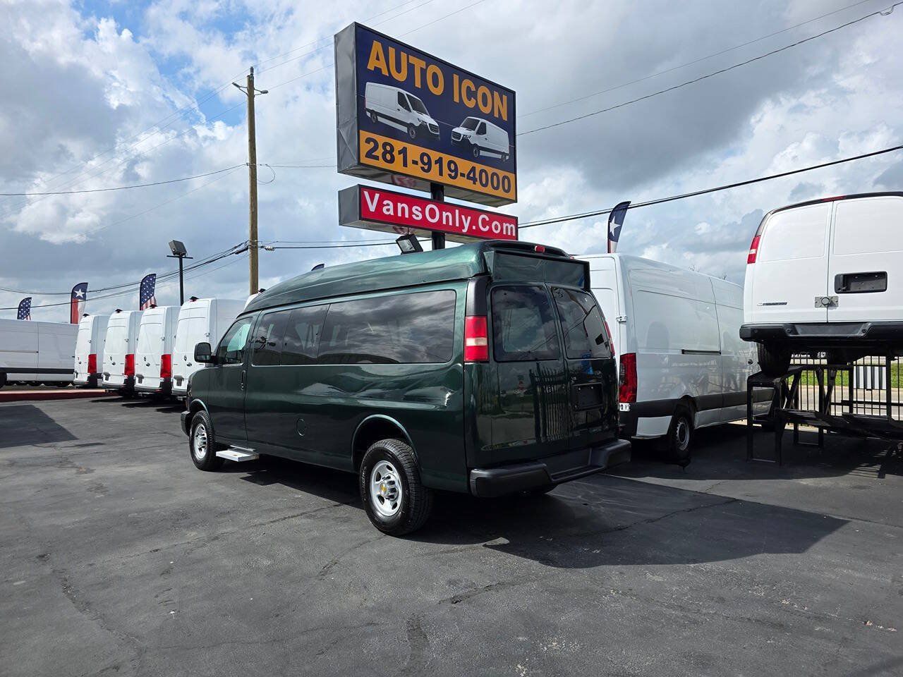 Used 2011 Chevrolet Express 3500 LS RWD image 3
