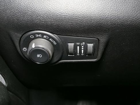 Used 2024 Jeep Compass Latitude AWD/4WD image 33