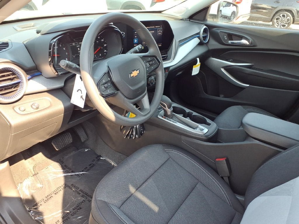 New 2026 Chevrolet Trax LS w/ LS Convenience Package FWD image 6