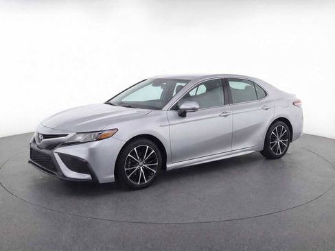 Used 2022 Toyota Camry SE w/ Cold Weather Package image 1