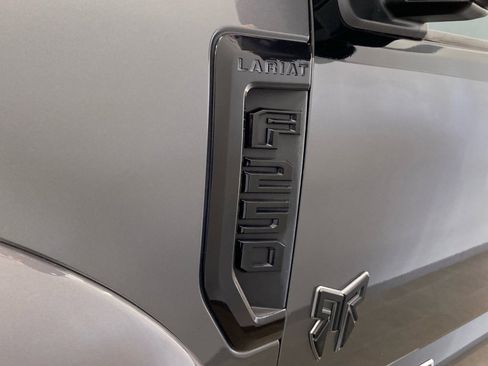 Used 2022 Ford F250 Lariat w/ Black Appearance Package image 14