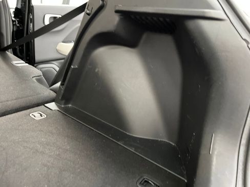 Used 2025 Hyundai Venue SEL image 30