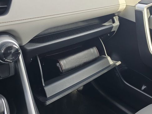 Used 2021 Toyota RAV4 XLE Premium image 31