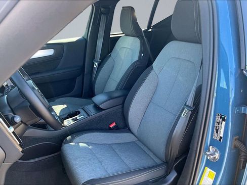 Used 2025 Volvo XC40 B5 Core AWD/4WD image 24