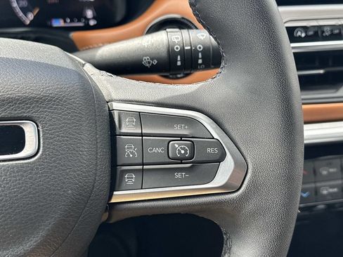 Certified 2025 Jeep Compass Limited w/ Elite Group AWD/4WD image 23