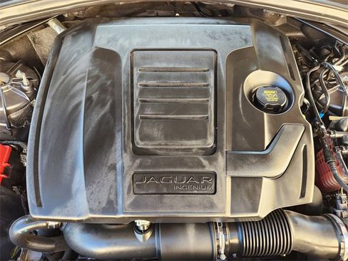 Used 2018 Jaguar F-PACE Prestige image 30