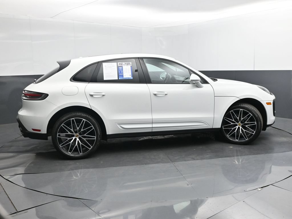 Used 2025 Porsche Macan AWD/4WD image 30