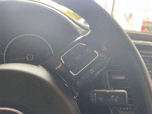 Used 2018 Volkswagen Beetle 2.0T S image 18