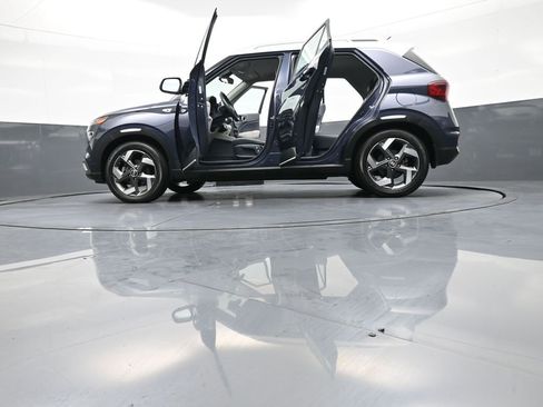 Certified 2023 Hyundai Venue Limited FWD image 48