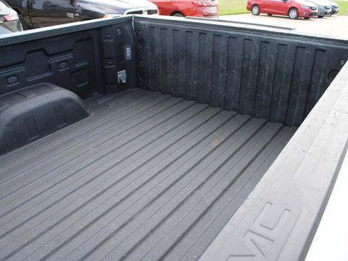 Used 2023 GMC Sierra 1500 SLE AWD/4WD image 9