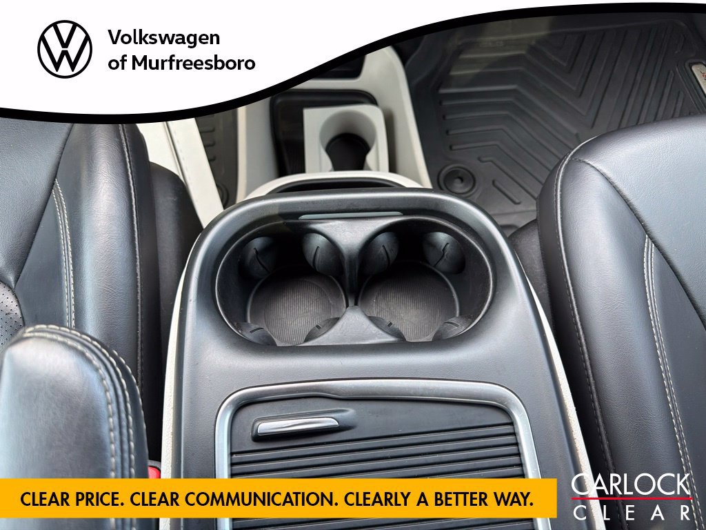 Used 2023 Chrysler Pacifica Touring-L FWD image 17