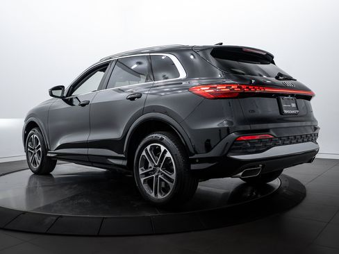 Certified 2025 Audi Q5 Premium Plus w/ Premium Plus image 5