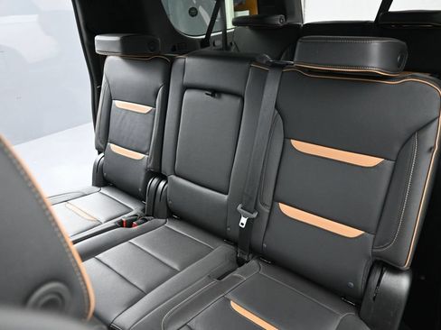 Used 2024 GMC Yukon XL AT4 AWD/4WD image 30