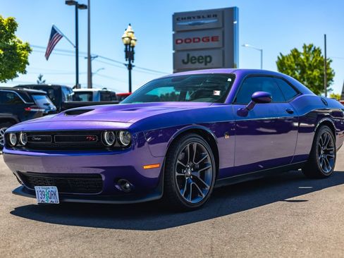 Used 2023 Dodge Challenger R/T Scat Pack RWD image 4