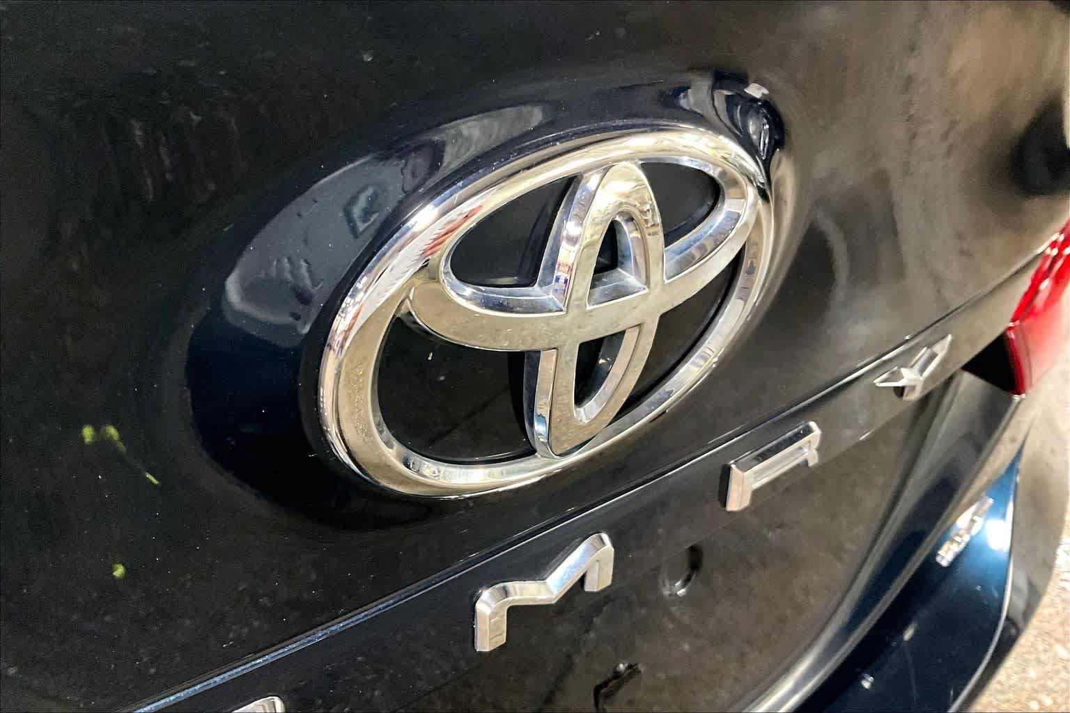 Certified 2018 Toyota Camry LE FWD image 28