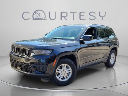 Certified 2025 Jeep Grand Cherokee Laredo w/ Trailer Tow Package AWD/4WD image 1