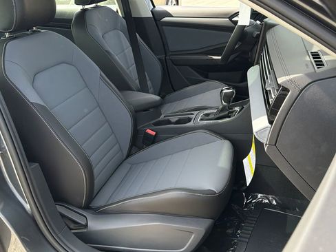 New 2026 Volkswagen Jetta SE FWD image 8