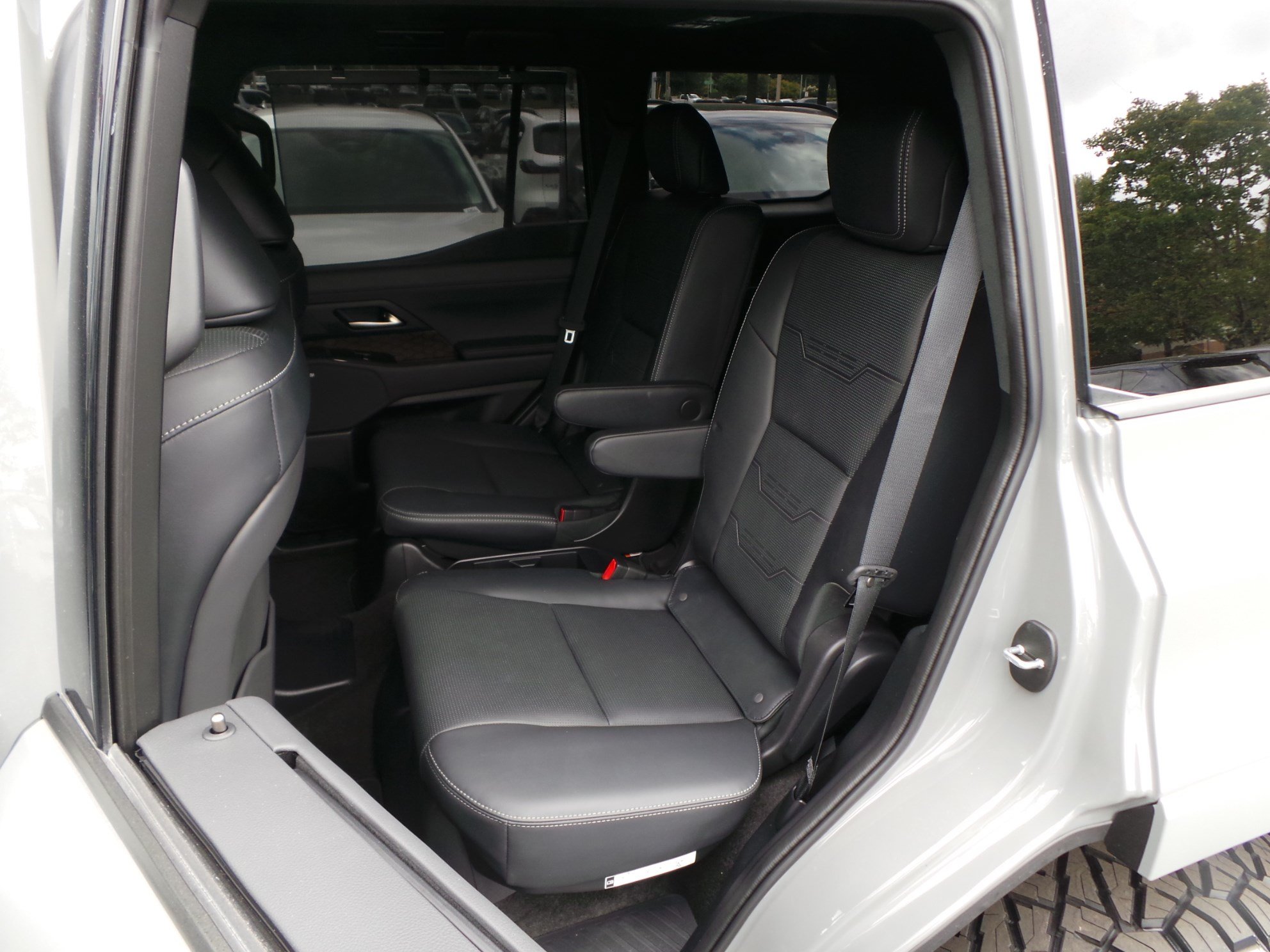 Used 2025 Lexus GX 550 w/ Accessory Package (2T) AWD/4WD image 10