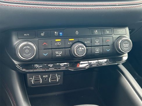 Used 2024 Dodge Durango GT image 34