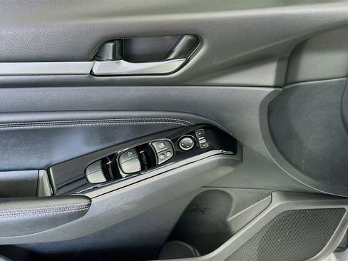Used 2020 Nissan Altima 2.5 SL FWD image 18