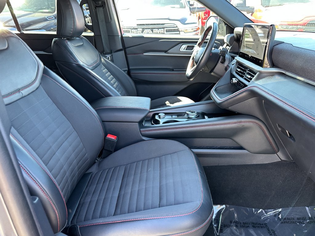 Used 2025 Ford Explorer ST-Line AWD/4WD image 16