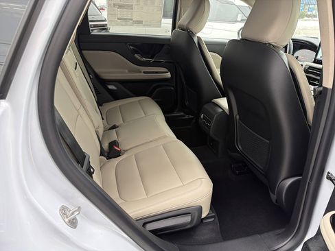 New 2026 Lincoln Corsair Premiere image 7